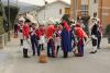 Durante una sosta gli Ufficiali si tolgono la sete approfittando del cestello della Vivandiera